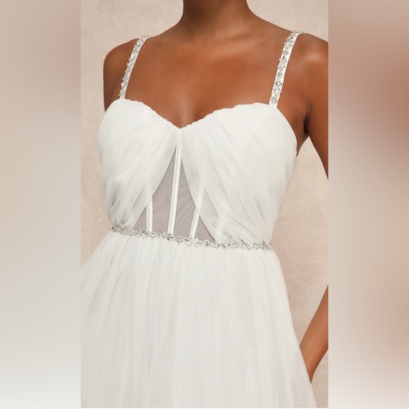 White Dress - Picture 4 of 4